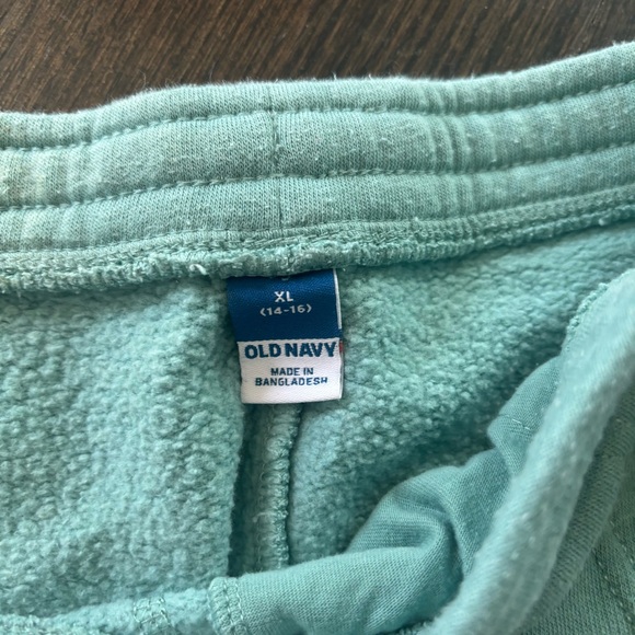 Old Navy Green Athletic Shorts with Elastic Waistband - Picture 2 of 3